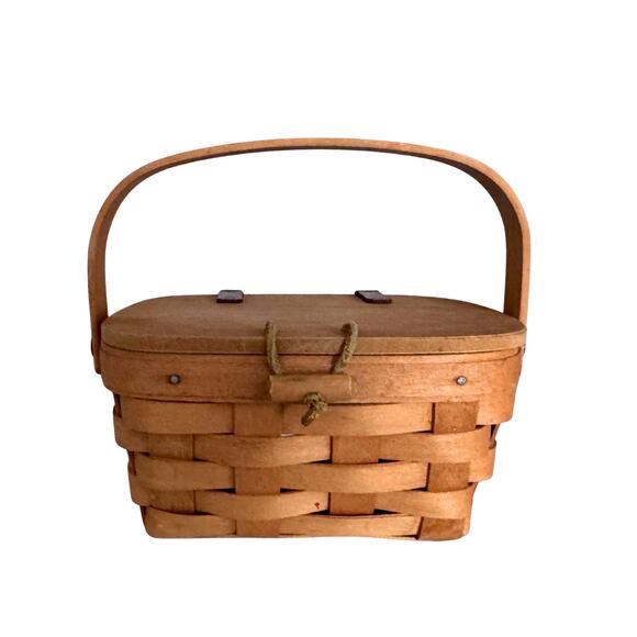 Vintage 1991 Longaberger Basket with Lid & Handle – Signed - Picture 10 of 12